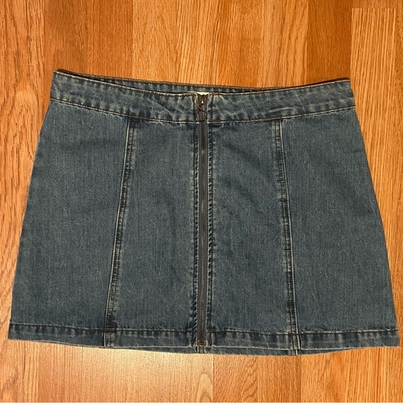 Altar’d State Paneled Denim Full Zip Medium Wash Mini Skirt Sz Large - Picture 2 of 11